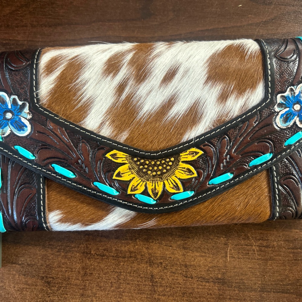 Floral Embroidered Myra Cowhide Wallet